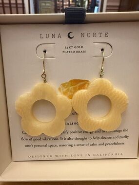 Luna Norte Daisy Calcite Drop Earrings